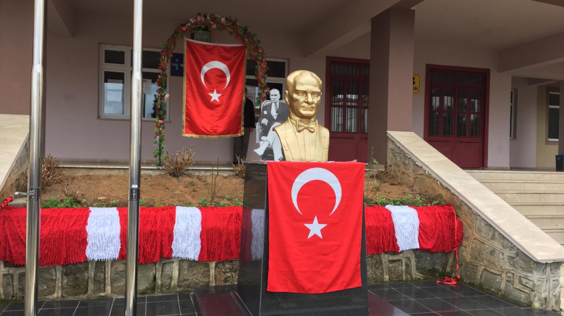 Büyük Önder'i Ölümünün 82. Yıl Dönümünde Rahmet Minnet ve Özlemle Anıyoruz