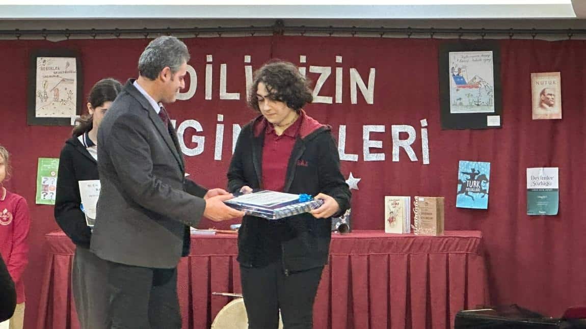 Dilimizin Zenginlikleri Projesi En İyi Cümle / Afiş Oluşturma Yarışması Lise Kategorisi Trabzon 2.si Elanur Çelik